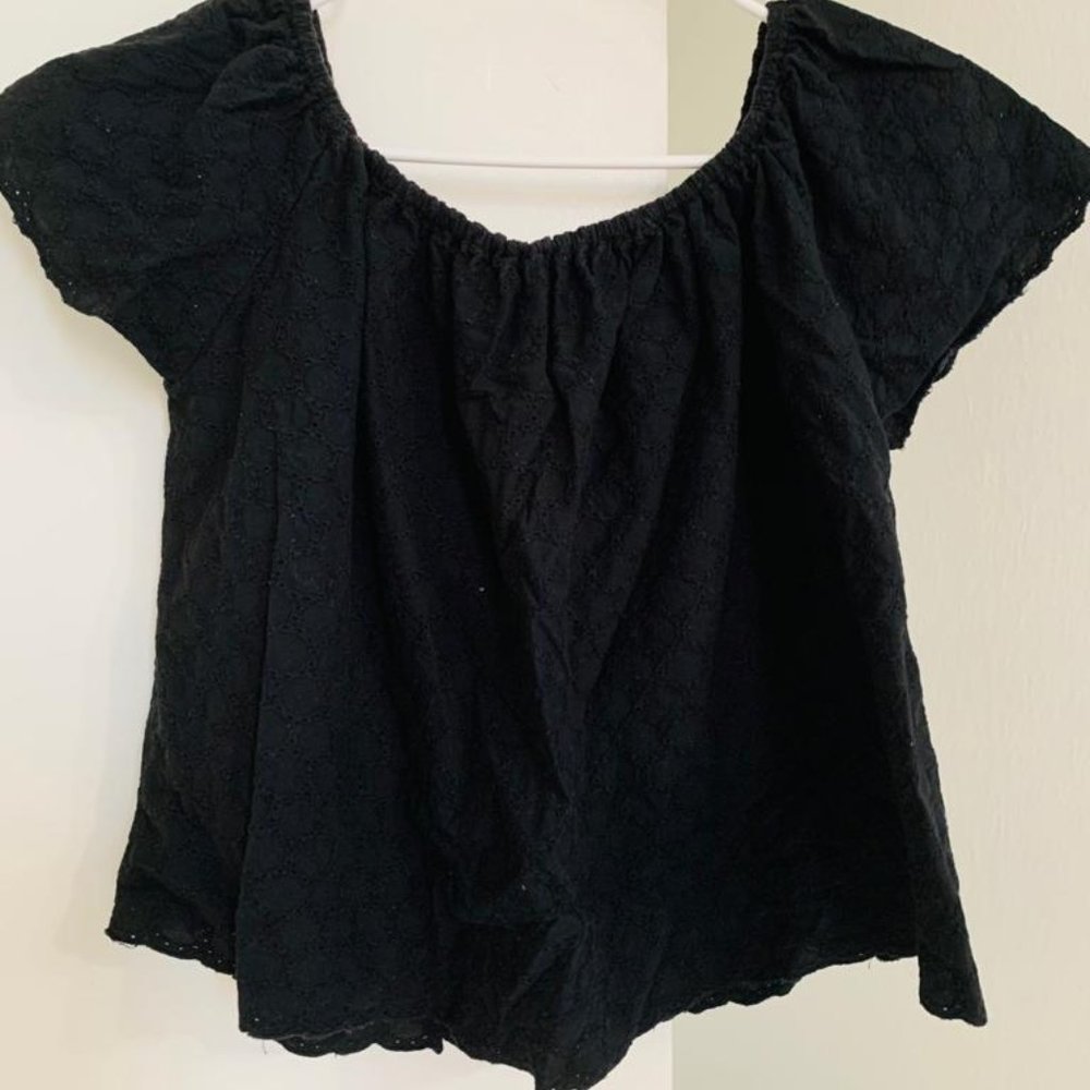 Cute black top